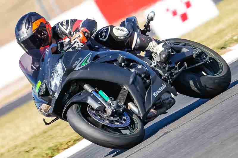 donington no limits trackday;donington park photographs;donington trackday photographs;no limits trackdays;peter wileman photography;trackday digital images;trackday photos